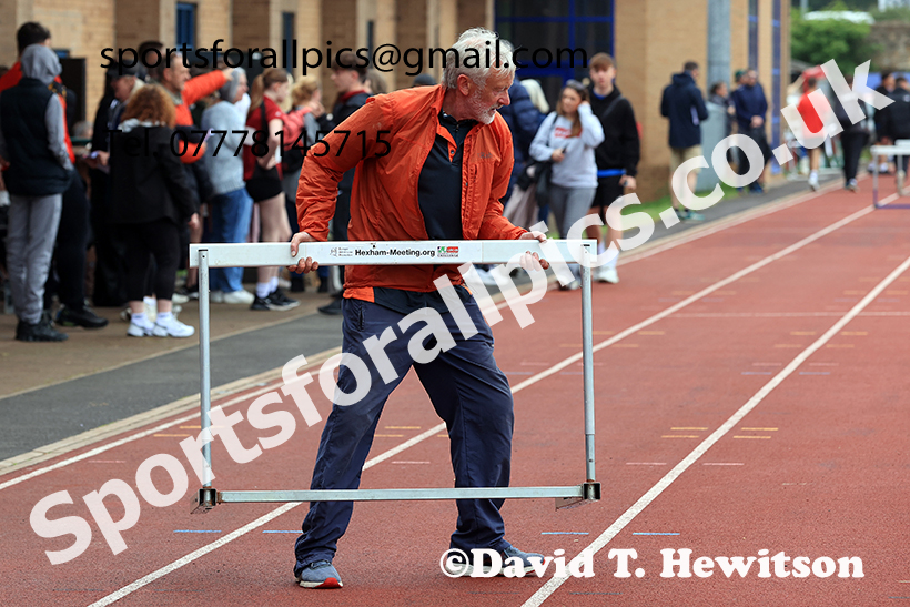 Men at work, 2025 Northumberland Schools Track and Fields, Wentworth, Hexham. Photo: David T. Hewitson/Sports for All Pics